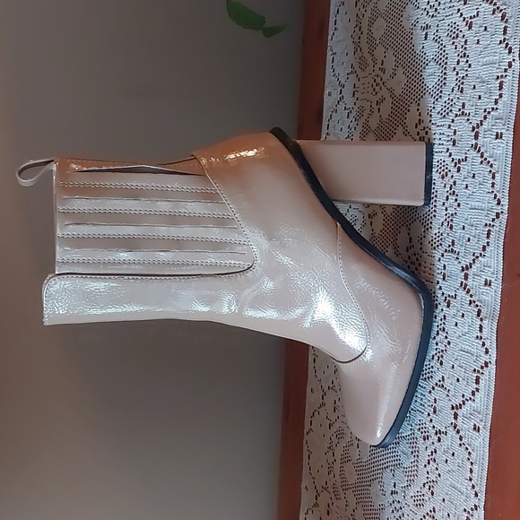 PLT Beige Patent High Block Heel Chelsea Boots Sz 7 - Picture 5 of 16